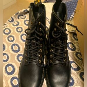 Doc martens- never worn